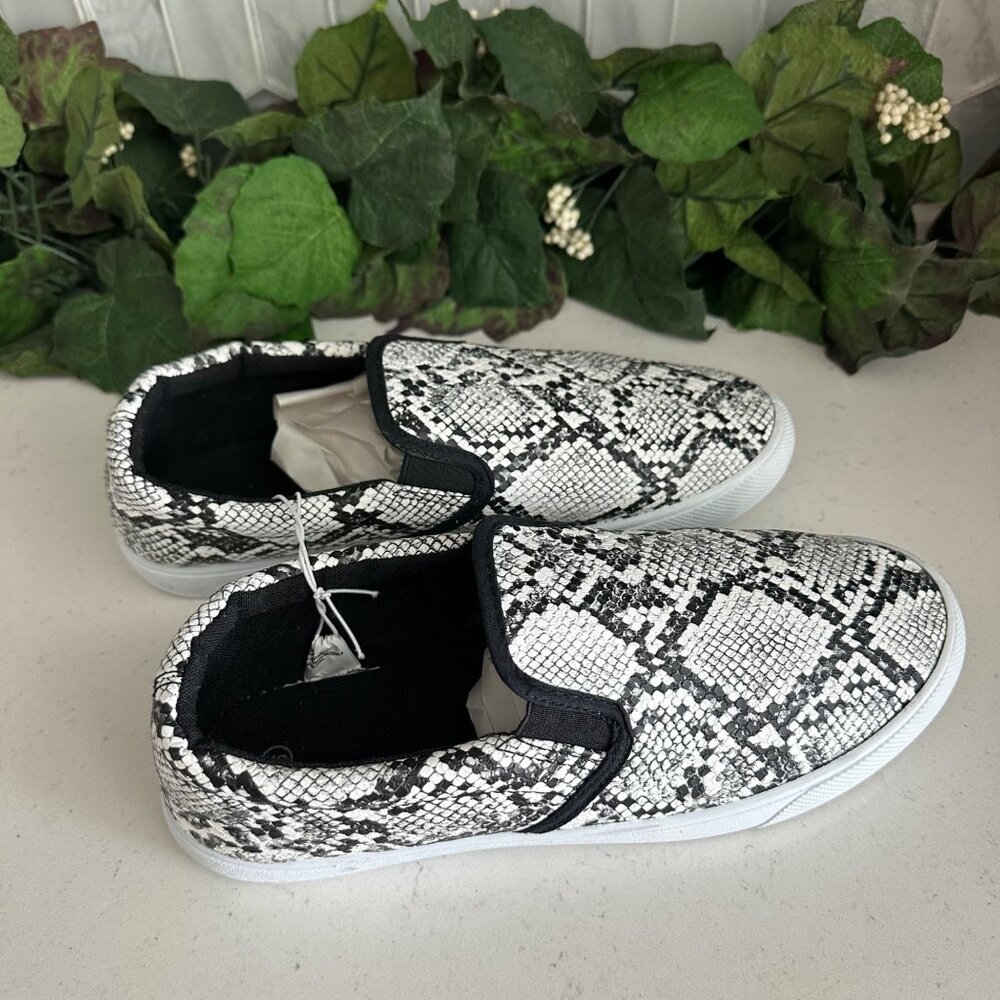 Womens Slip-On Sneakers Size 9 Snakeskin Print Casual Shoes